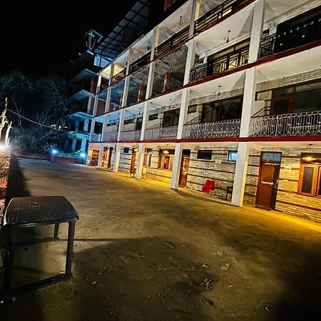Cafe Monkbase- Food And Stay Manali  Bagian luar foto