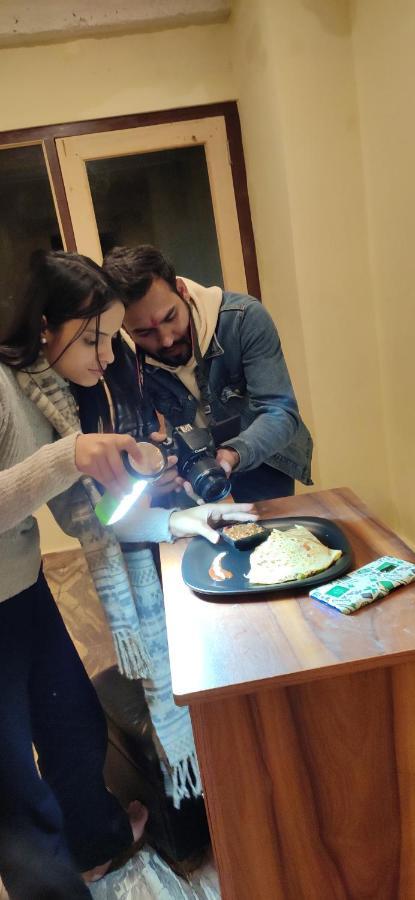 Cafe Monkbase- Food And Stay Manali  Bagian luar foto
