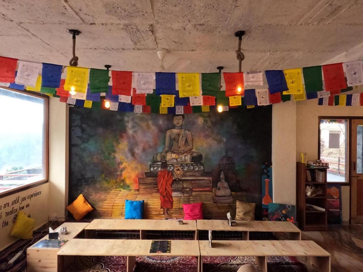 Cafe Monkbase- Food And Stay Manali  Bagian luar foto
