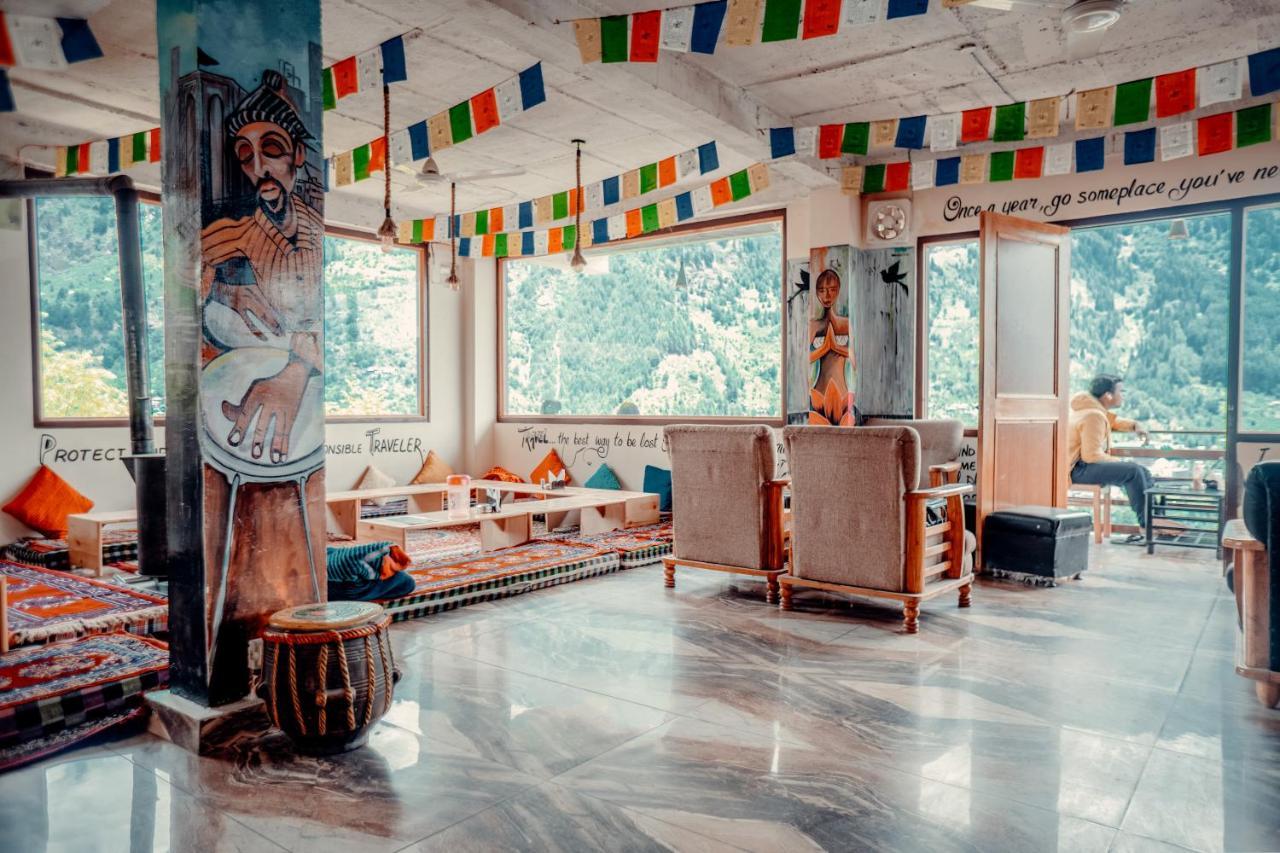 Cafe Monkbase- Food And Stay Manali  Bagian luar foto