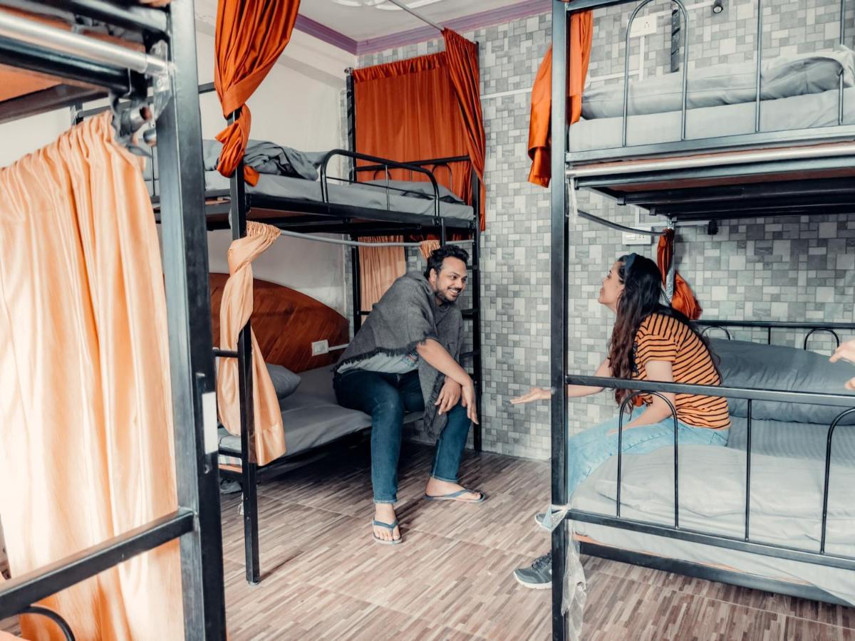Cafe Monkbase- Food And Stay Manali  Bagian luar foto
