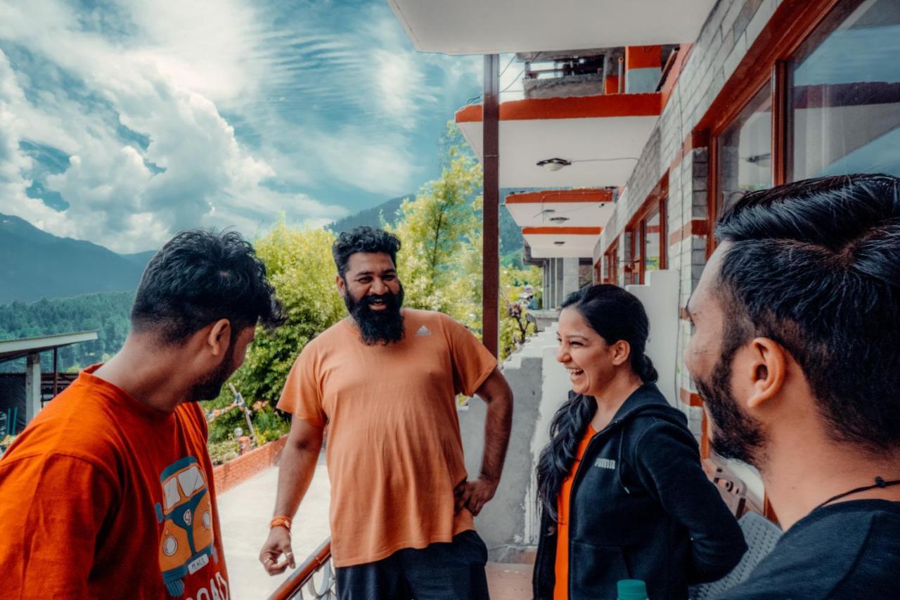 Cafe Monkbase- Food And Stay Manali  Bagian luar foto