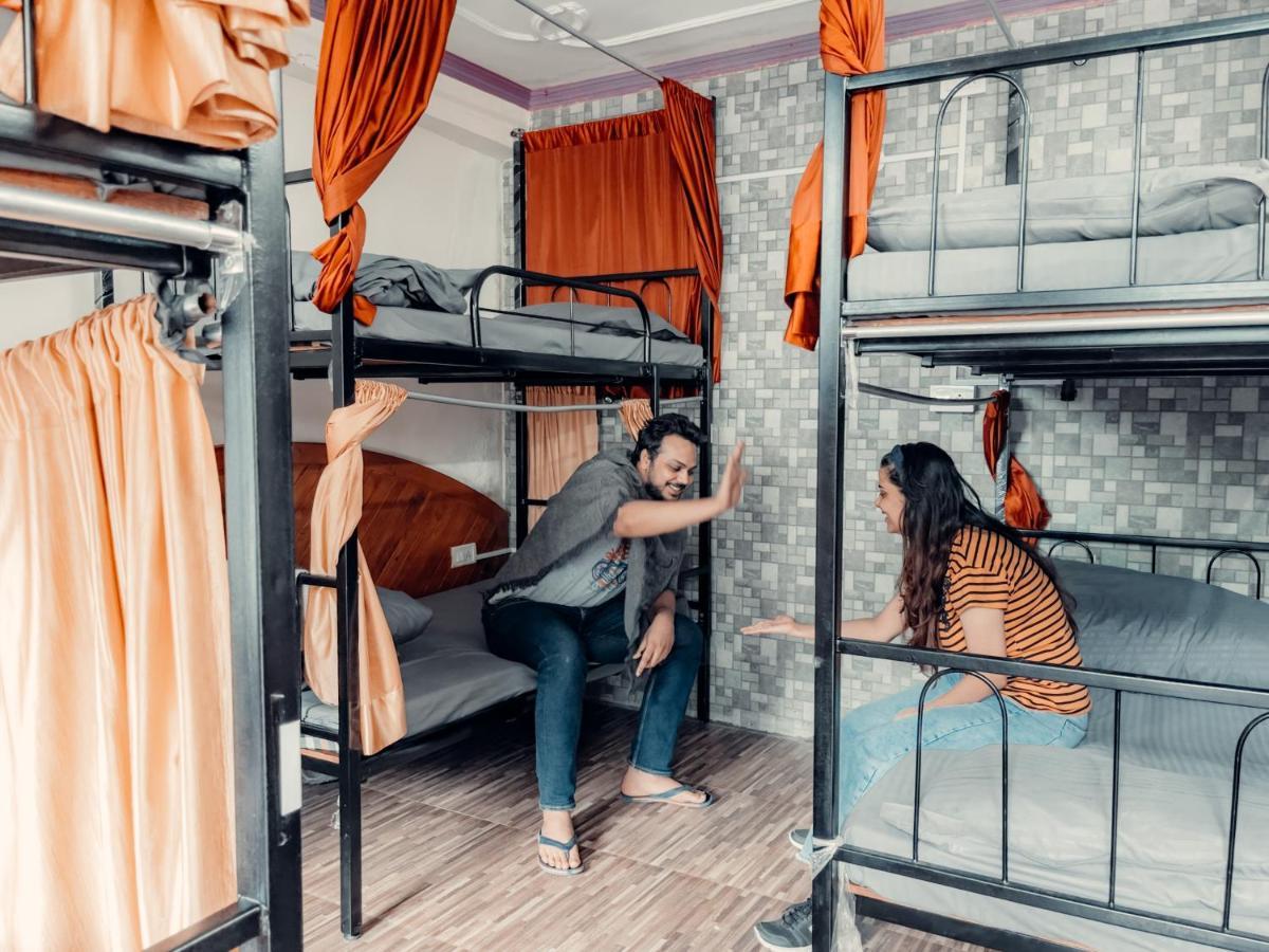 Cafe Monkbase- Food And Stay Manali  Bagian luar foto