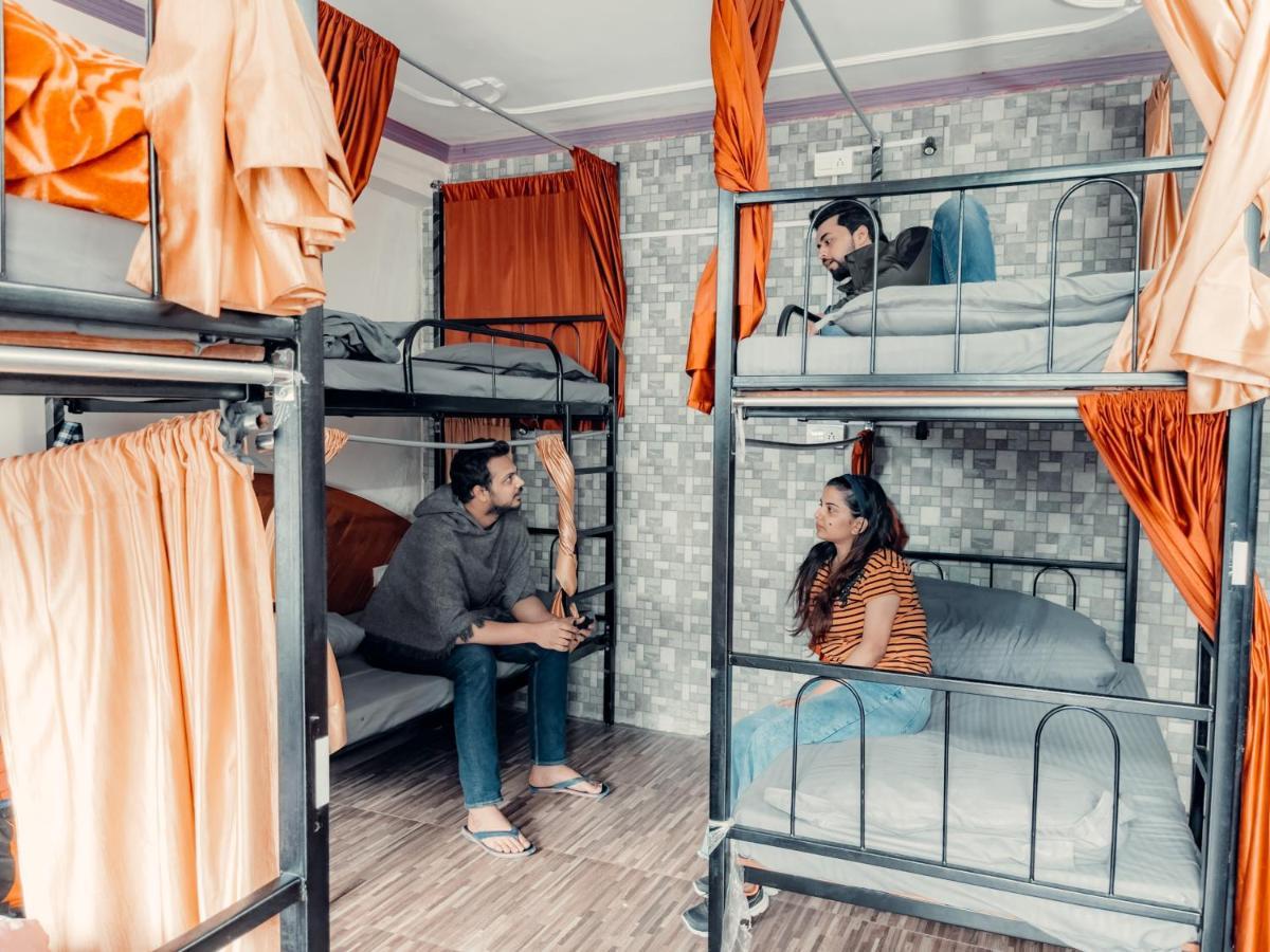 Cafe Monkbase- Food And Stay Manali  Bagian luar foto