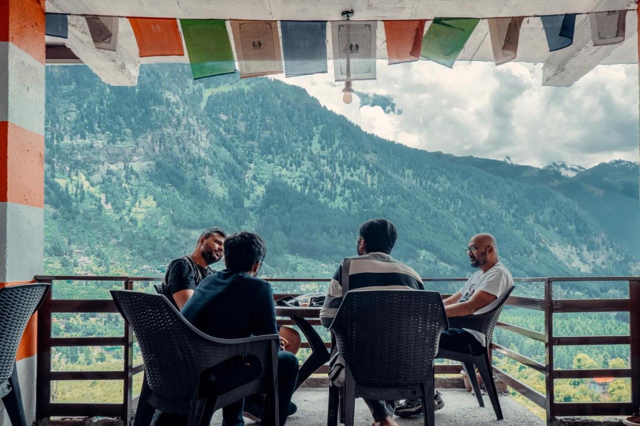 Cafe Monkbase- Food And Stay Manali  Bagian luar foto